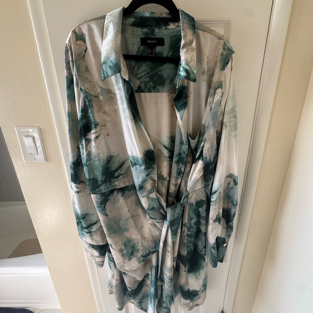 Forever 21 Green and White Tie-Dye Kimono